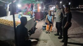 Polisi Hadir di Tengah Warga, Patroli Malam Humanis Polsek Mandor