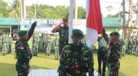 Upacara Bulanan Kodim 1206/Putussibau, Dandim Tekankan Kesiapsiagaan dan Profesionalisme