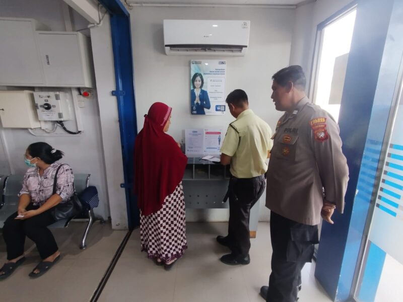 Polsek Mandor Lakukan Patroli ke Bank, Tingkatkan Rasa Aman Warga Saat Beraktivitas