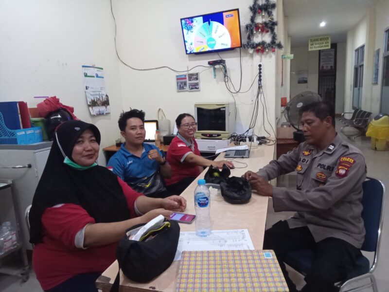 Polisi Mandor Aktif Patroli Malam dan Edukasi Warga Soal Keamanan Lingkungan