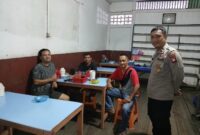 Patroli Dialogis Polsek Mandor Ciptakan Rasa Aman di Tengah Aktivitas Malam