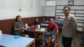 Patroli Dialogis Polsek Mandor Ciptakan Rasa Aman di Tengah Aktivitas Malam