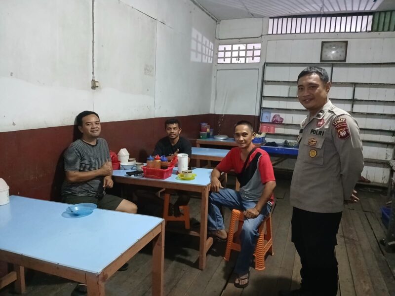 Patroli Dialogis Polsek Mandor Ciptakan Rasa Aman di Tengah Aktivitas Malam