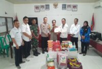 Korban Kebakaran Dusun Kopiang Terima Bansos dari Pemkab Landak dan TNI-Polri
