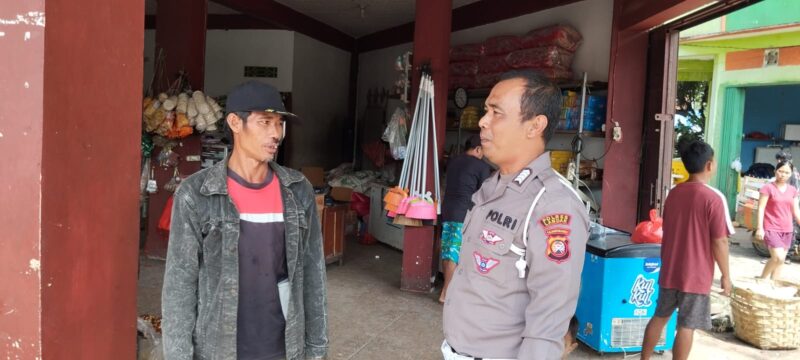 Bripka Albasit Sambangi Warga Desa Karangan, Titipkan Pesan Kamtibmas Humanis