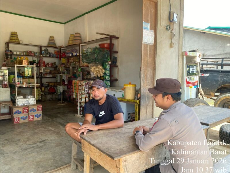 Patroli Siang Polsek Meranti Ajak Warga Waspada Kejahatan di Landak