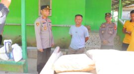 Jumat Berkah Polres Sintang, Salurkan Material Bangunan ke Surau Baabul Jannah