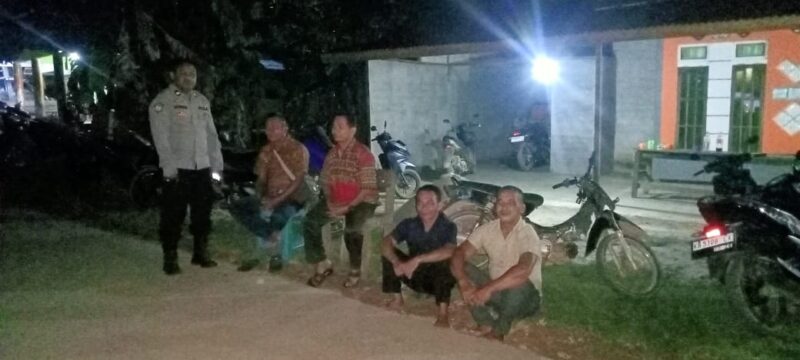 Dialog Santai di Patroli Malam, Polsek Sebangki Dekatkan Diri dengan Masyarakat
