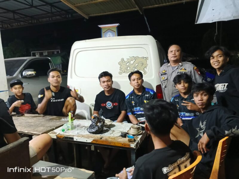 Polsek Sengah Temila Gelar Patroli Malam Dialogis, Pererat Hubungan Polisi dan Warga