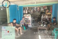 Patroli Siang di Bengkel, Polsek Air Besar Imbau Warga Waspada Kriminalitas