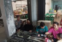 Polisi Mandor Sambangi Warga di Malam Hari, Ciptakan Keamanan dan Kedekatan