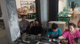 Polisi Mandor Sambangi Warga di Malam Hari, Ciptakan Keamanan dan Kedekatan