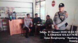 Samapta Polsek Menyuke Gelar Patroli Siang, Warga Diberi Imbauan Kamtibmas