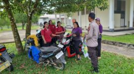 Polsek Menjalin Sapa Warga Saat Patroli Siang, Ajak Jaga Keamanan