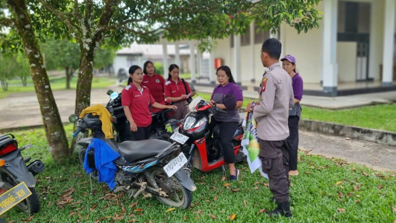 Polsek Menjalin Sapa Warga Saat Patroli Siang, Ajak Jaga Keamanan
