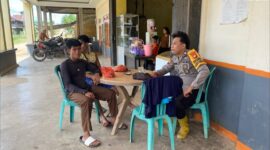 Ngobrol Santai di Warung, Polisi dan Warga Meranti Jaga Kamtibmas Bersama