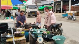 Polisi Datangi Lapak Ikan, Aktivitas Pasar Sengah Temila Tetap Kondusif
