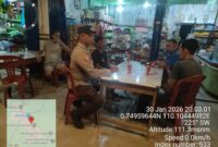 Patroli Malam Rutin, Polsek Air Besar Ajak Warga Jaga Keamanan