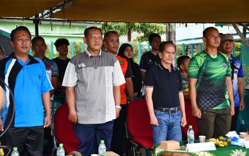 Bupati Sintang Gregorius Bala Hadiri Pembukaan Turnamen Sepak Bola SMKS Muhammadiyah Cup di Lapangan Kodim 1205