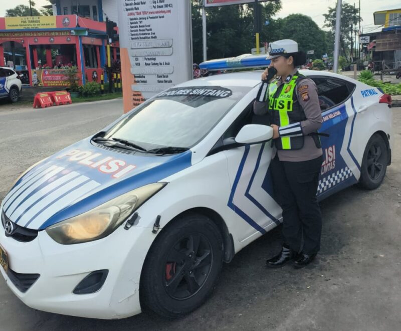 Unit Kamsel Sat Lantas Polres Sintang Intensifkan Penyuluhan Keliling di Titik Rawan Lalu Lintas