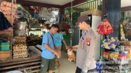 Polisi Lakukan Patroli Dialogis di Pasar Meranti, Pedagang Ayam Diberi Imbauan Kamtibmas
