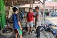 Polsek Mandor Tingkatkan Kewaspadaan Karyawan Lewat Patroli Siang