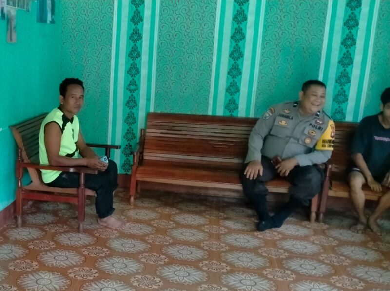 Bhabinkamtibmas Polsek Sebangki Bangun Keakraban Lewat Silaturahmi Warga