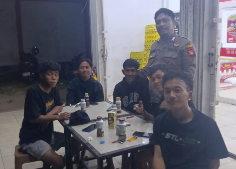 Dekatkan Diri dengan Warga, Polisi Sengah Temila Gelar Patroli Malam Humanis