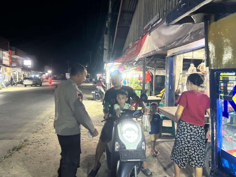 Polsek Mempawah Hulu Gelar Patroli Malam, Tingkatkan Keamanan dan Kamtibmas Desa Karangan