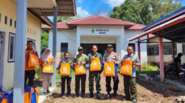 Danposramil 07/Teluk Keramat Bersama Forkopimcam Sambas Bantu Warga Terdampak Banjir