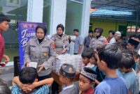 Polwan Polres Ketapang Tebar Kepedulian Lewat Baksos Jum’at Berkah di Masjid Al-Falah