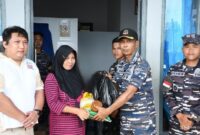 Bakti Sosial TNI AL: Kodaeral XII Bantu Nelayan dan Warga Pesisir Kubu Raya