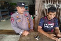 Jaga Keamanan Lingkungan, Personel Polsek Kuala Behe Sambangi Warga