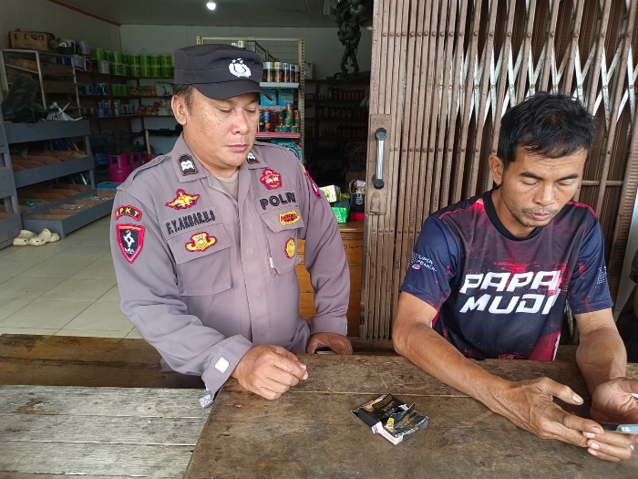 Jaga Keamanan Lingkungan, Personel Polsek Kuala Behe Sambangi Warga