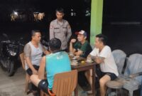 Patroli Dialogis Polsek Sengah Temila, Polisi Dekatkan Diri dengan Warga