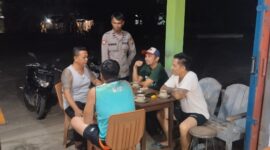 Patroli Dialogis Polsek Sengah Temila, Polisi Dekatkan Diri dengan Warga