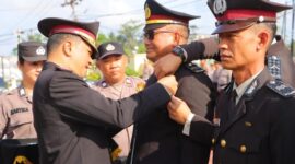 Kapolres Sintang Pimpin Penganugerahan Satya Lencana Pengabdian bagi Personel Polri