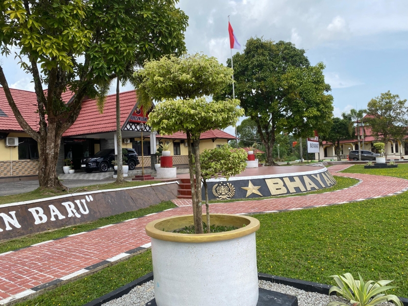 Gerakan Hijau Kapolres Melawi: Bonsai dan Pohon Hiasi Halaman Mako Polres