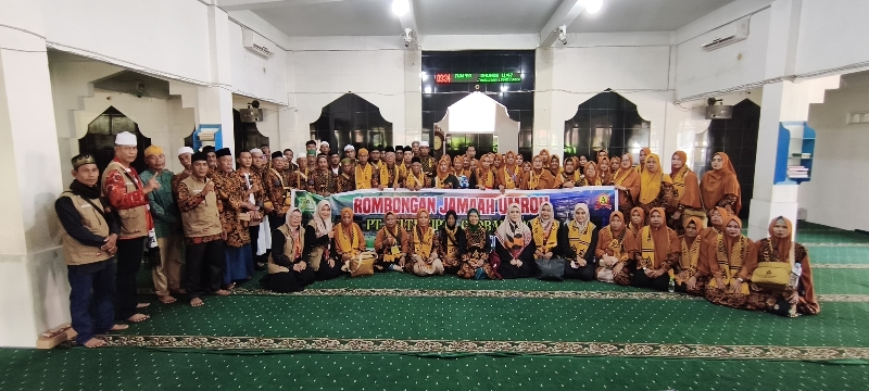 Penuh Khidmat, DCG Sintang Lepas Keberangkatan 94 Jamaah Umroh ke Tanah Suci