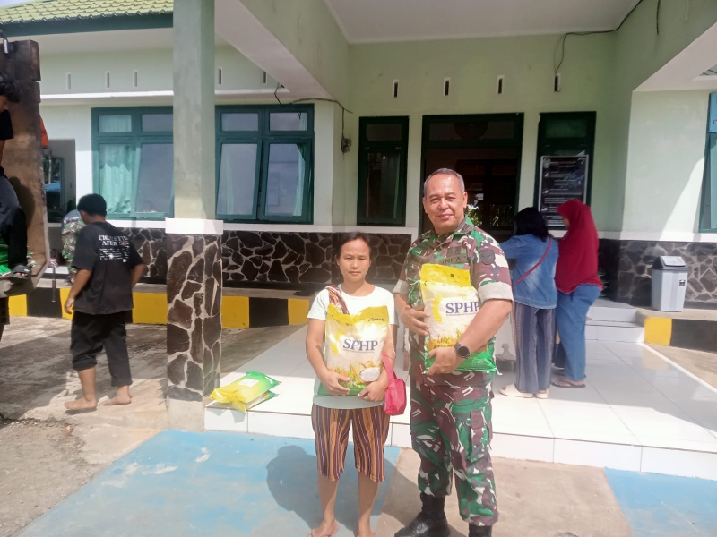 Bersama Bulog, Koramil 1204-11/Tayan Hulu Gelar GPM untuk Kendalikan Harga Pangan