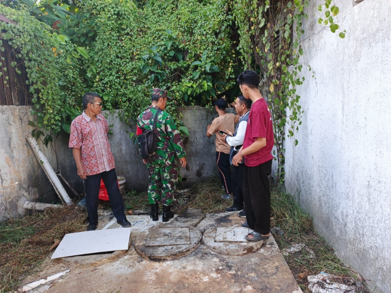 Babinsa Pasiran Dampingi DLH Singkawang Tindaklanjuti Aduan Warga Terkait Bau Limbah