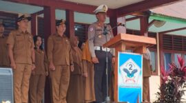 Kasat Lantas Polres Melawi Sampaikan Edukasi Lalu Lintas Saat Upacara di SMA Nanga Pinoh