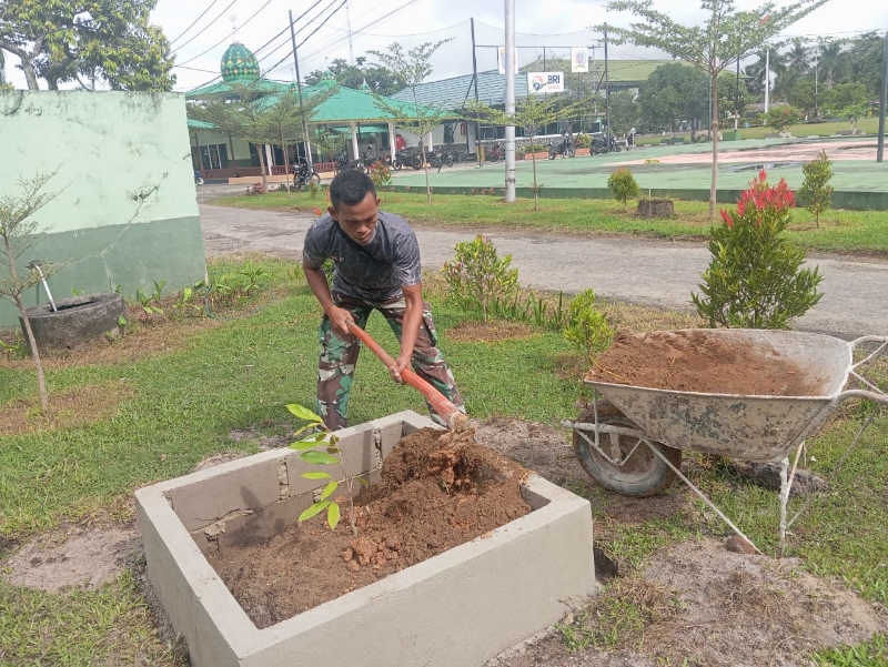 Tingkatkan Disiplin Satuan, Anggota Kodim 1202/Skw Laksanakan Pembenahan Pangkalan