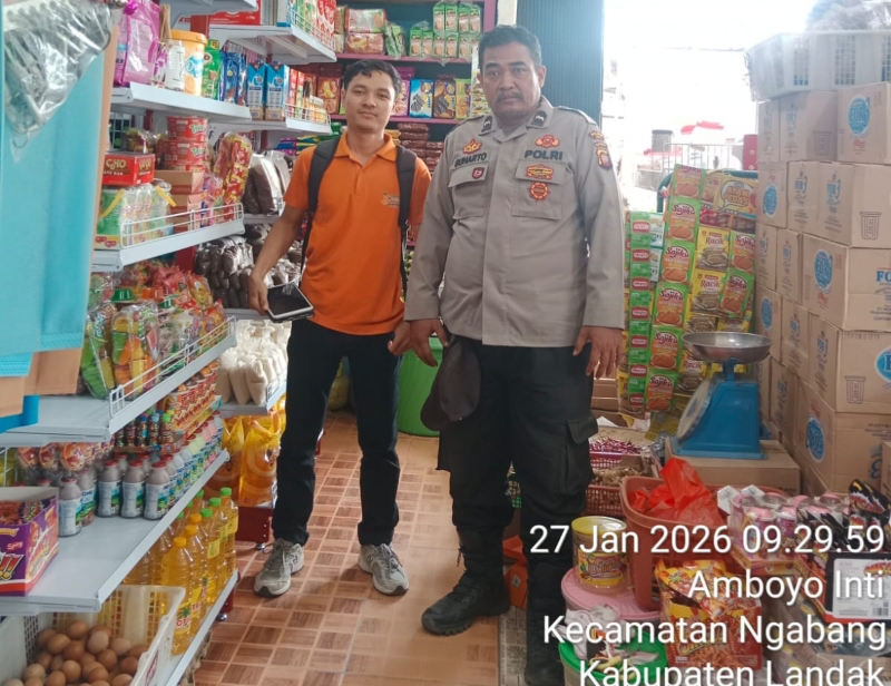 Polisi Ngabang Patroli Lokasi Rawan Tindak Kriminal, Warga Diberi Himbauan Kamtibmas