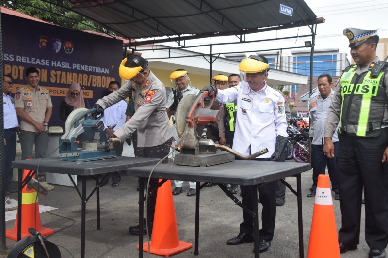 Ratusan Knalpot Brong Dimusnahkan, Bupati Sintang Tegaskan Dukungan