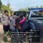 Aksi Kemanusiaan Polwan Polres Melawi Evakuasi Korban Kecelakaan ke Puskesmas