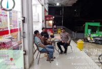 Patroli Malam Dialogis, Polsek Air Besar Sambangi Warga Bangun Rasa Aman