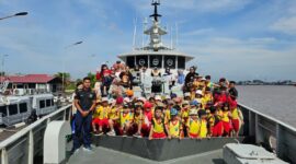 Kunjungan PAUD Global Maju Khatulistiwa ke KRI Sembilang, Kodaeral XII Perkenalkan Dunia Maritim