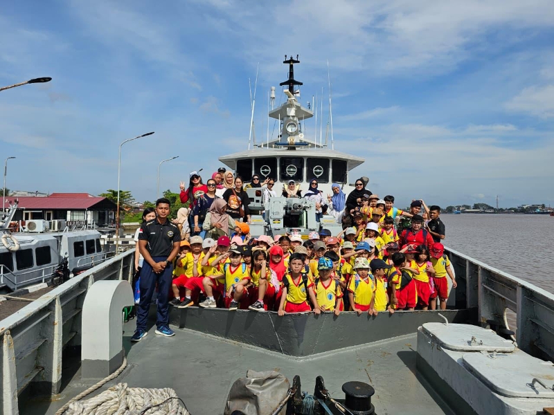 Kunjungan PAUD Global Maju Khatulistiwa ke KRI Sembilang, Kodaeral XII Perkenalkan Dunia Maritim