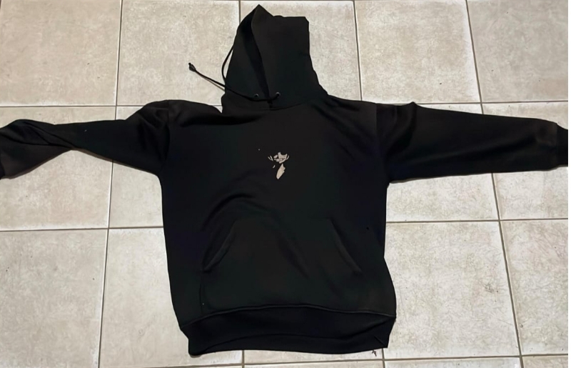 Barang Bukti Sweater Hitam Milik Terduga Pelaku Penganiayaan di Sengah Temila